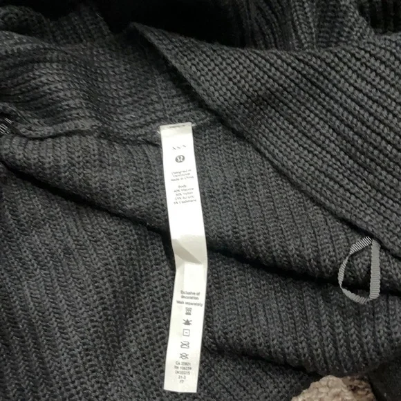 Lululemon black cardigan 5%cashmere size XS/S - Picture 6 of 7